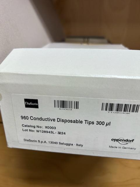 Puntas desechables conductoras Eppendorf 300 µL (960 puntas)